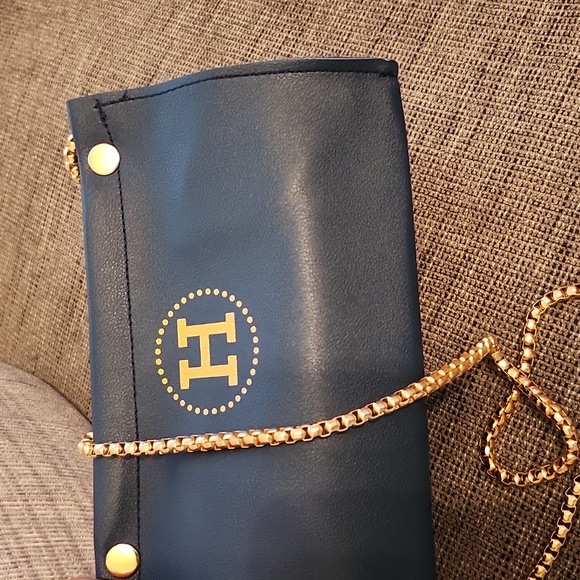 New Leather Navy/Gold H Tissue Cover - Picture 9 of 12